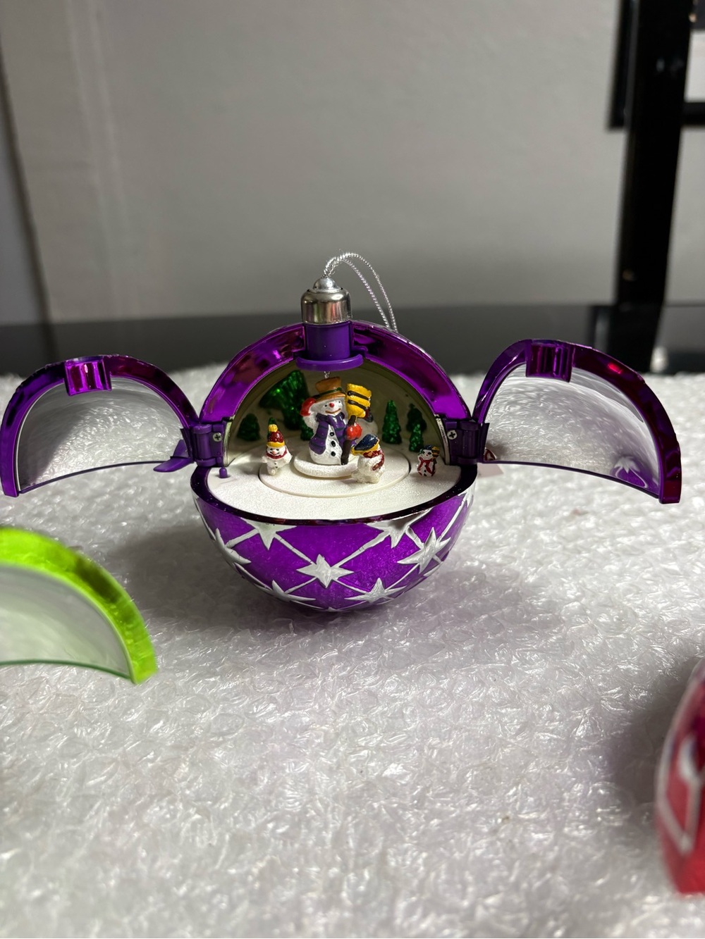 Mr. Christmas Hidden Holiday Music Box Ornaments - Picture 4 of 6